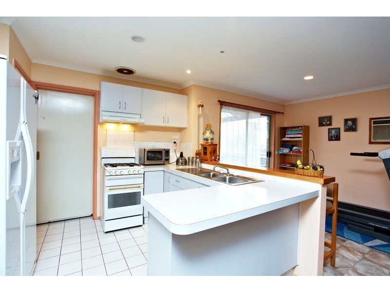 6 Nesbit Court, Cranbourne North VIC 3977