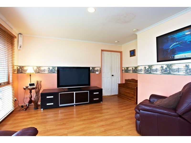 6 Nesbit Court, Cranbourne North VIC 3977