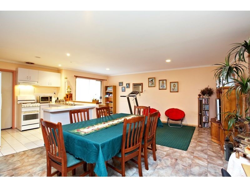 6 Nesbit Court, Cranbourne North VIC 3977
