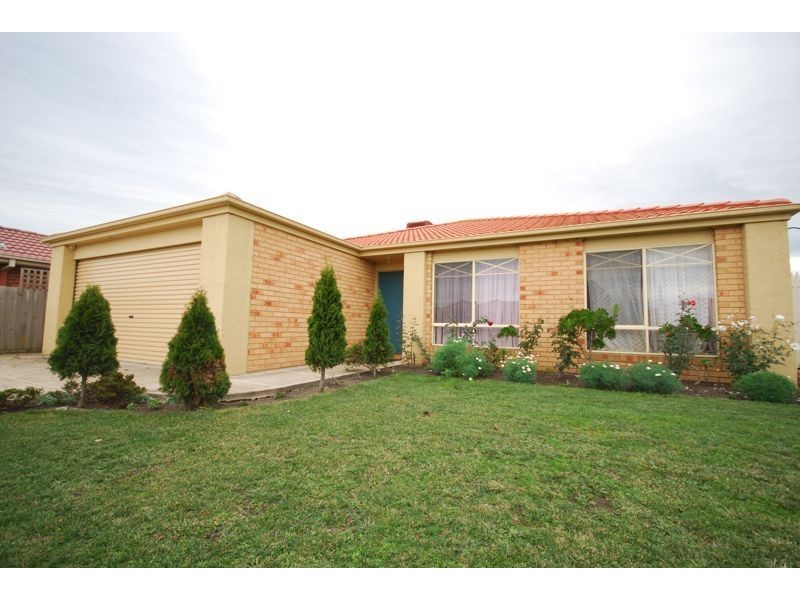 2 Dartmoor Drive, Cranbourne East VIC 3977
