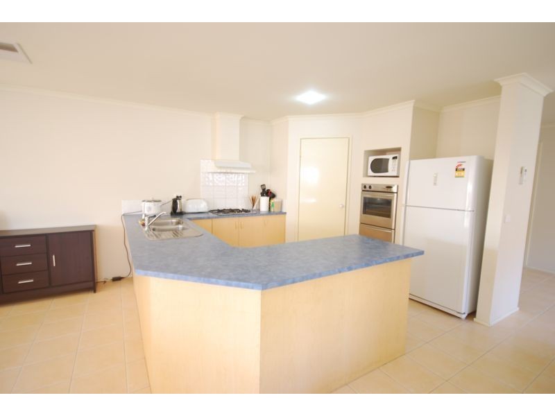 2 Dartmoor Drive, Cranbourne East VIC 3977