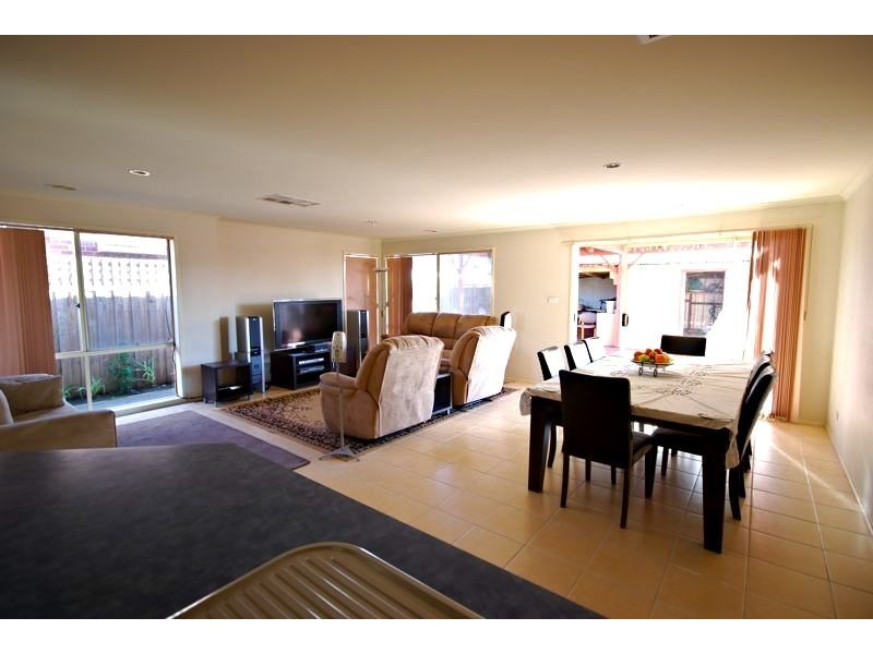 2 Dartmoor Drive, Cranbourne East VIC 3977