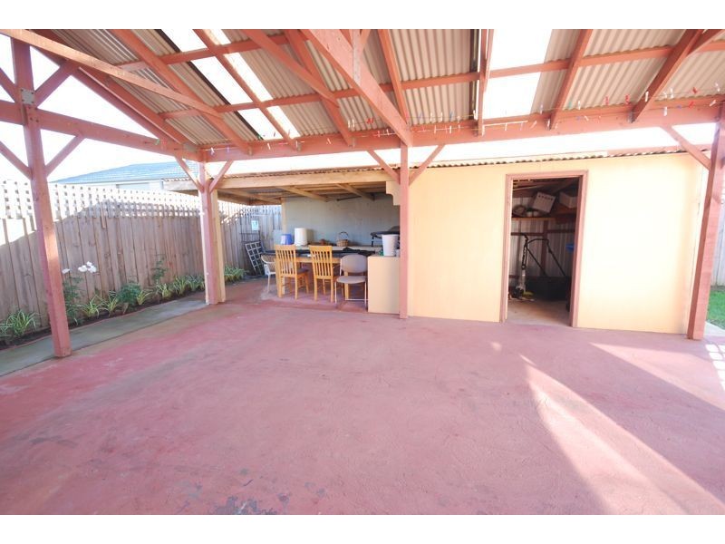 2 Dartmoor Drive, Cranbourne East VIC 3977