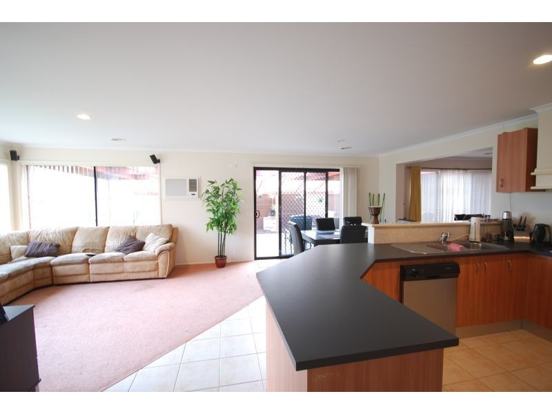 213 Monahans Road, Cranbourne VIC 3977