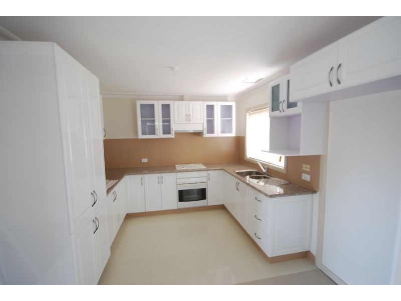 1/16 Barkly Street, Cranbourne VIC 3977