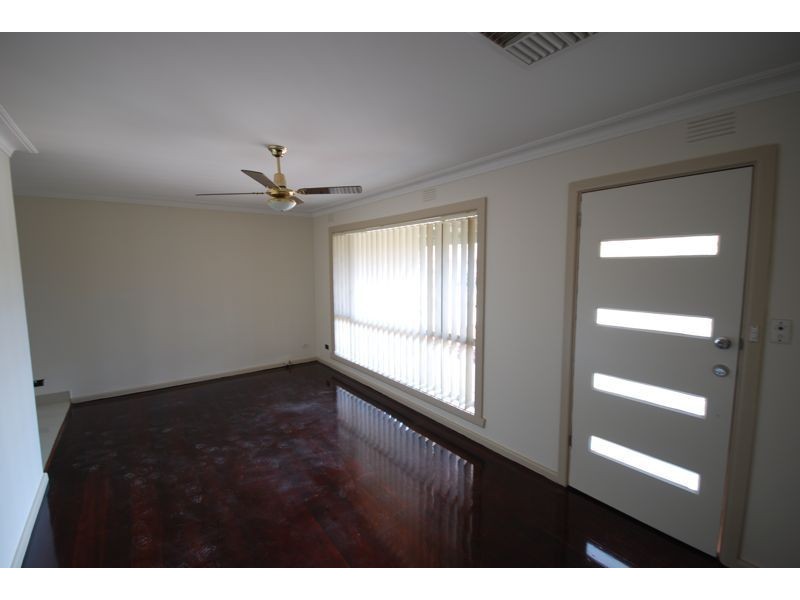 1/16 Barkly Street, Cranbourne VIC 3977