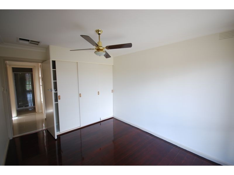 1/16 Barkly Street, Cranbourne VIC 3977