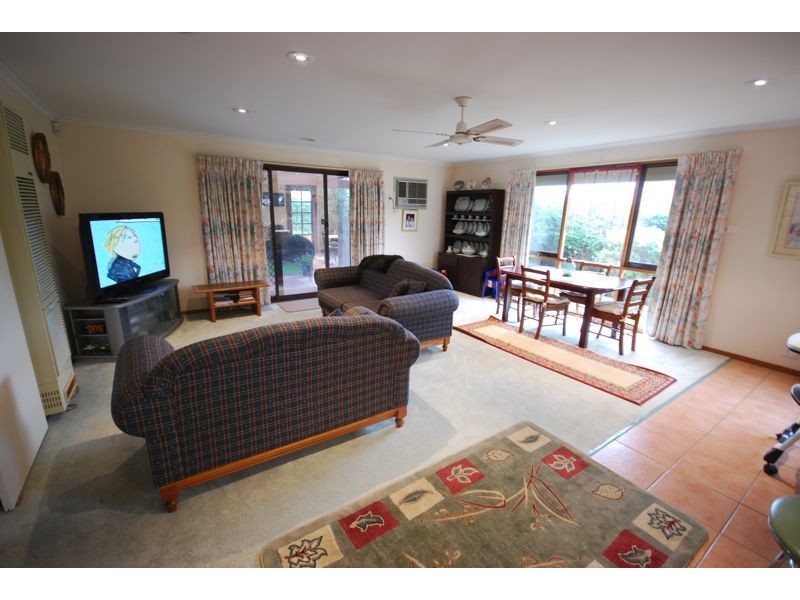 15 Lawson Close, Cranbourne VIC 3977