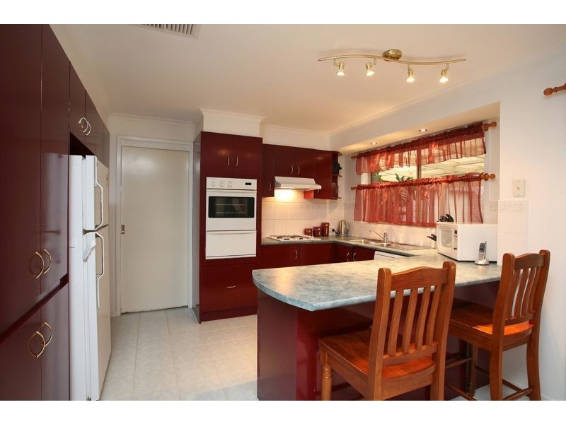 28 Lansell Drive, Cranbourne North VIC 3977