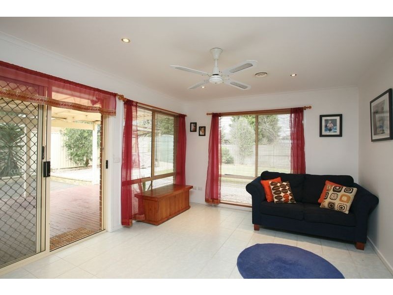 28 Lansell Drive, Cranbourne North VIC 3977