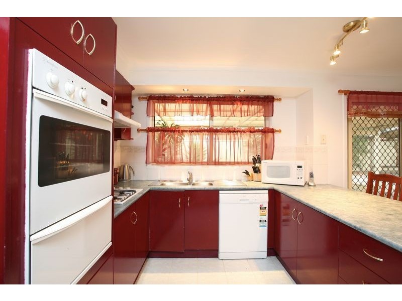 28 Lansell Drive, Cranbourne North VIC 3977