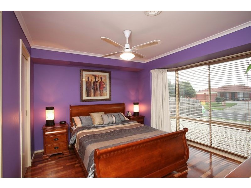 28 Lansell Drive, Cranbourne North VIC 3977