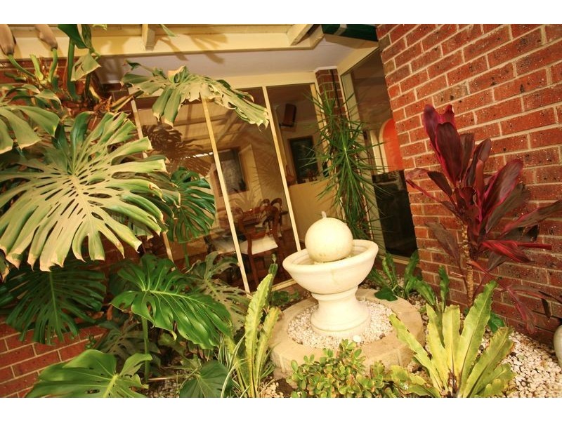 28 Lansell Drive, Cranbourne North VIC 3977