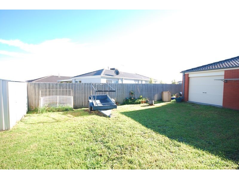 33 Linda Drive, Cranbourne West VIC 3977