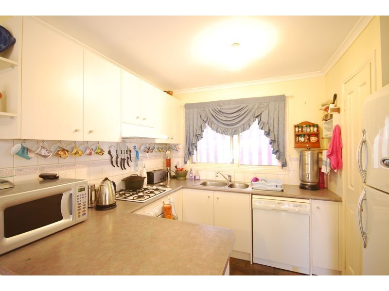 6 Gatwick Court, Cranbourne East VIC 3977