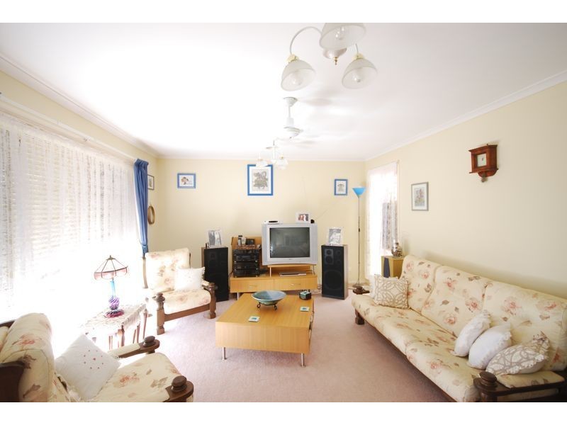 6 Gatwick Court, Cranbourne East VIC 3977