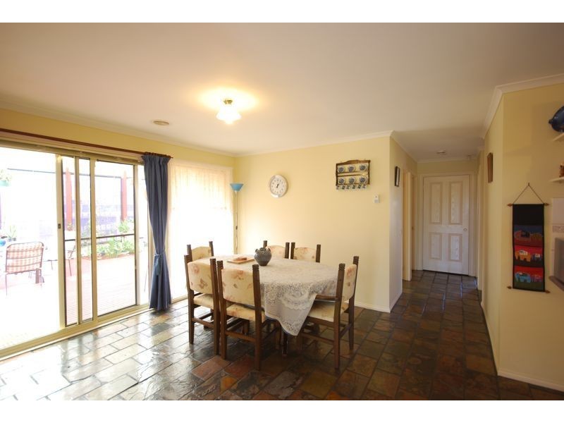 6 Gatwick Court, Cranbourne East VIC 3977