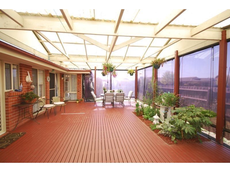 6 Gatwick Court, Cranbourne East VIC 3977