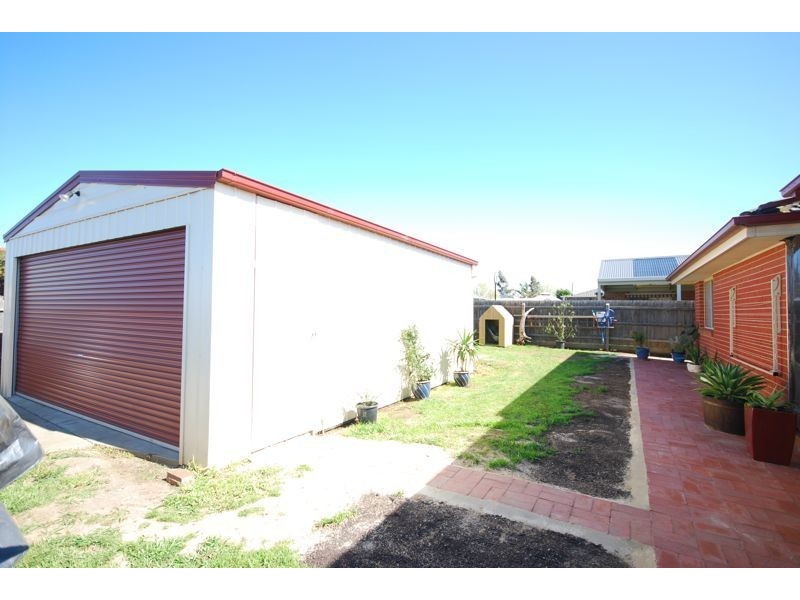 6 Gatwick Court, Cranbourne East VIC 3977