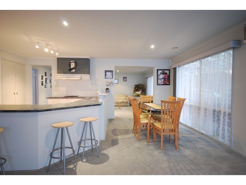 5 Thistlewood Place, Cranbourne East VIC 3977