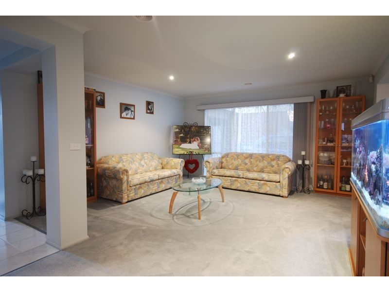5 Thistlewood Place, Cranbourne East VIC 3977