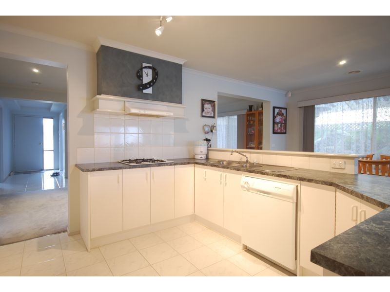 5 Thistlewood Place, Cranbourne East VIC 3977