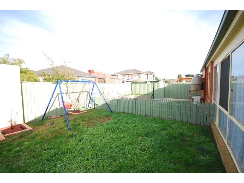 5 Thistlewood Place, Cranbourne East VIC 3977