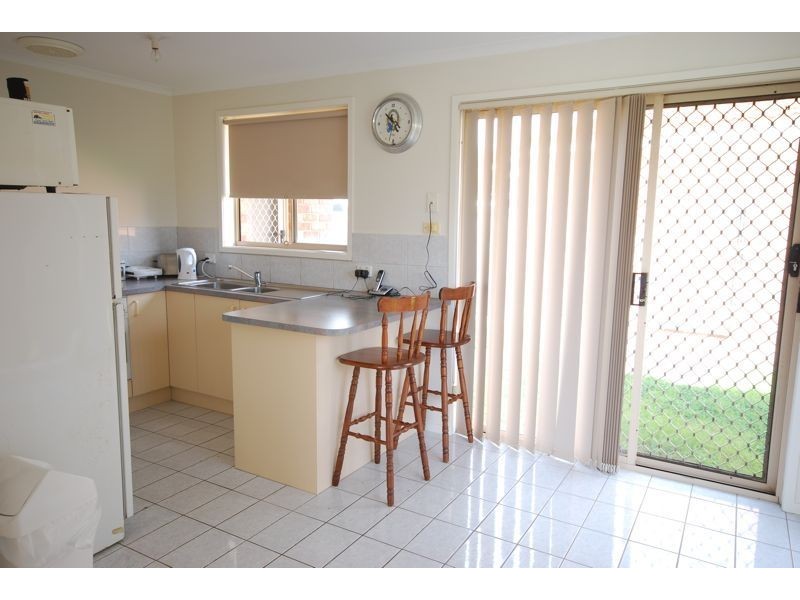 1/4 Loganberry Close, Cranbourne North VIC 3977