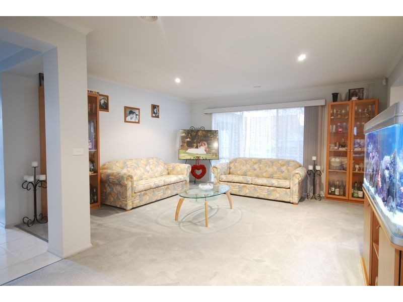 5 Thistlewood Place, Cranbourne East VIC 3977