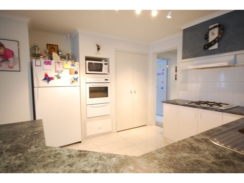 5 Thistlewood Place, Cranbourne East VIC 3977