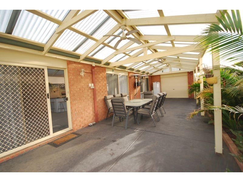 5 Thistlewood Place, Cranbourne East VIC 3977