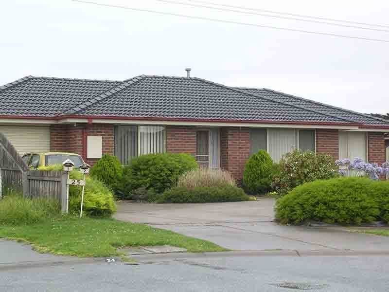 2/25 Coriyule Court, Cranbourne North VIC 3977