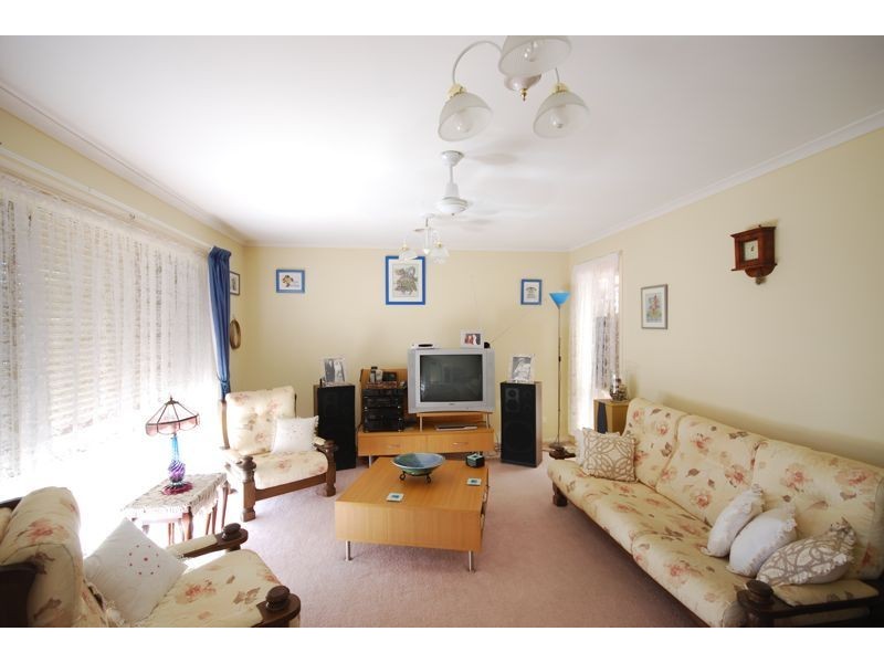 6 Gatwick Court, Cranbourne East VIC 3977