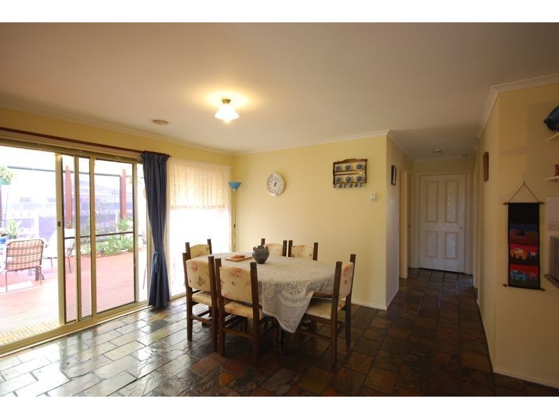 6 Gatwick Court, Cranbourne East VIC 3977