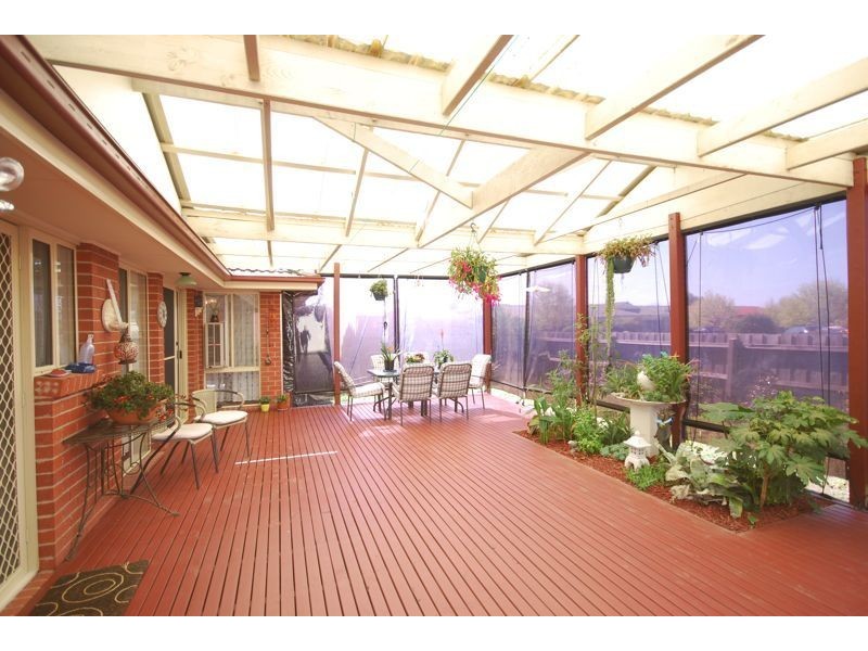 6 Gatwick Court, Cranbourne East VIC 3977