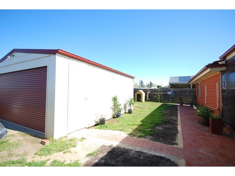 6 Gatwick Court, Cranbourne East VIC 3977