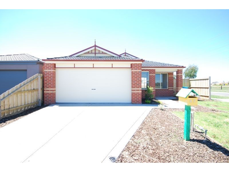 47 Calais Circuit, Cranbourne West VIC 3977