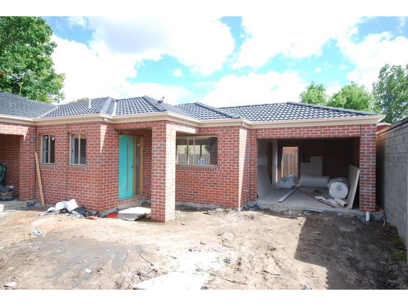 2/21 Clarendon Street, Cranbourne VIC 3977