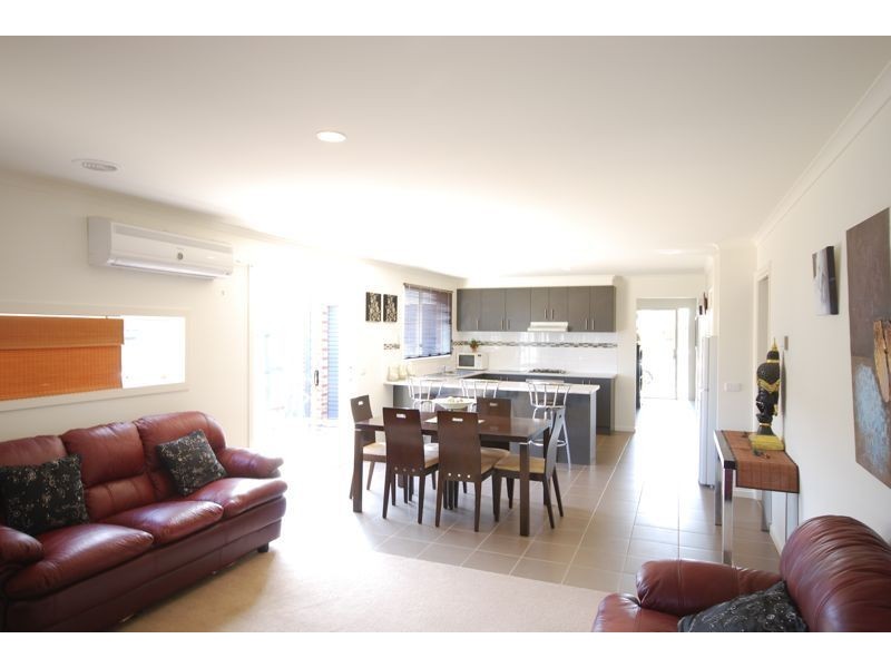 9 Cleopatra Drive, Cranbourne VIC 3977