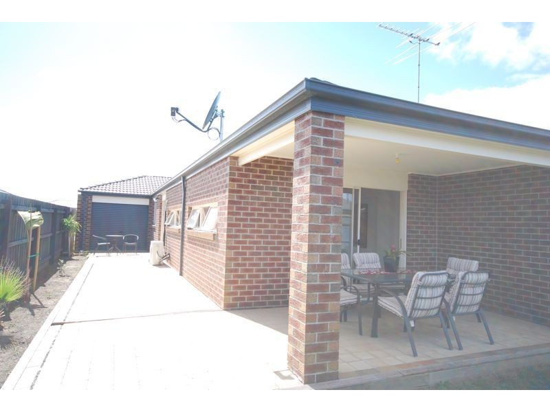 9 Cleopatra Drive, Cranbourne VIC 3977