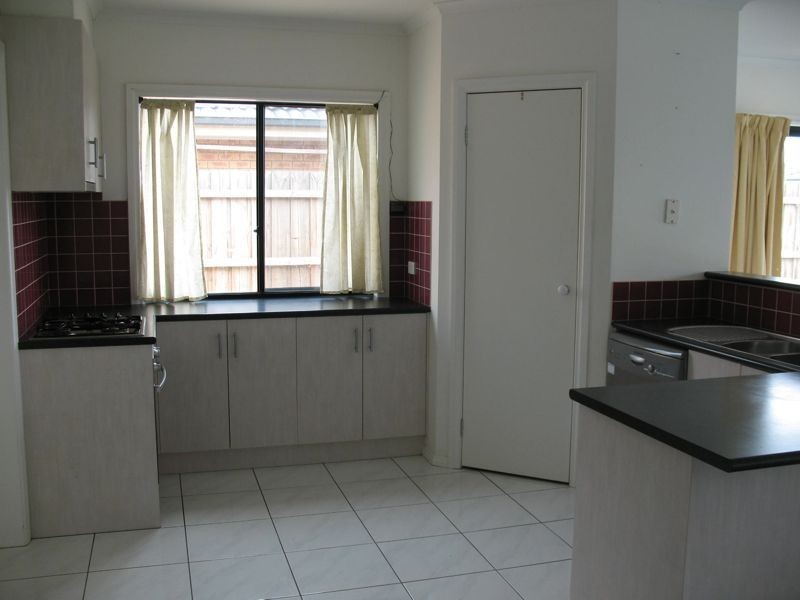 37 Taplan Crescent, Cranbourne West VIC 3977