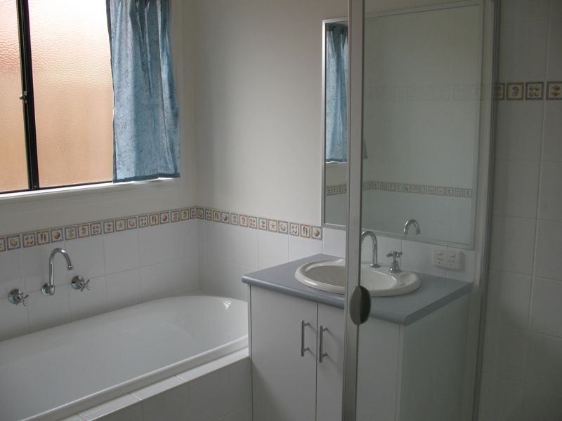 37 Taplan Crescent, Cranbourne West VIC 3977