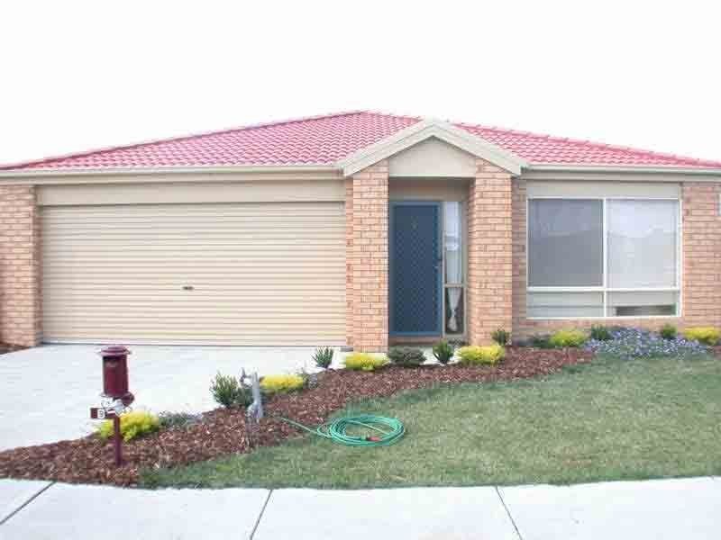 9 Trafalgar Way, Cranbourne East VIC 3977