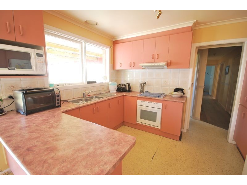 32 Browns Road, Devon Meadows VIC 3977