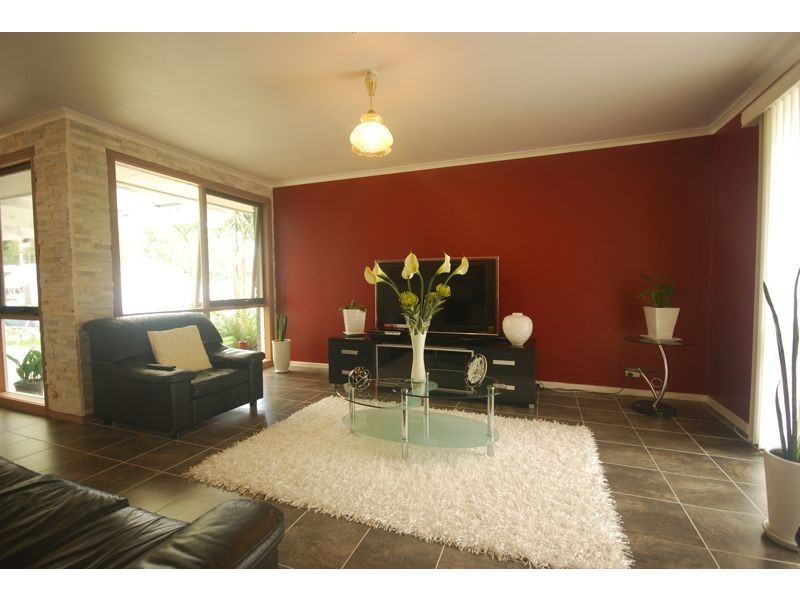 25 Strafford Avenue, Cranbourne VIC 3977