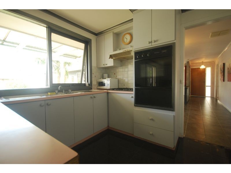 25 Strafford Avenue, Cranbourne VIC 3977