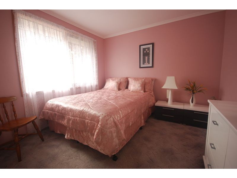 25 Strafford Avenue, Cranbourne VIC 3977