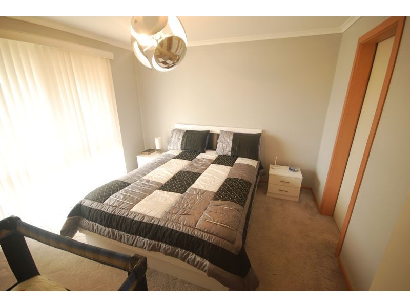 25 Strafford Avenue, Cranbourne VIC 3977