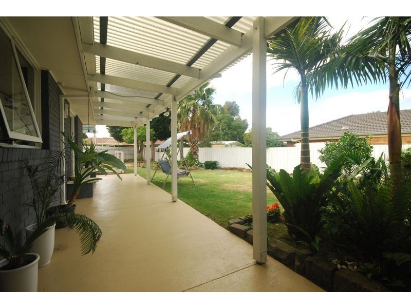 25 Strafford Avenue, Cranbourne VIC 3977