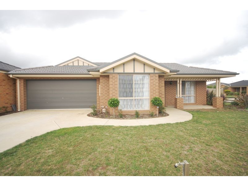 27 Robusta Avenue, Cranbourne VIC 3977